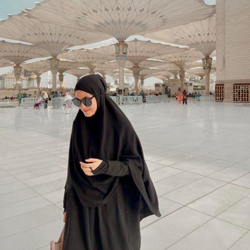 Tren Busana Muslim untuk Haji dan Umrah 2025 yang Elegan